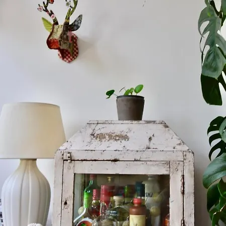 Homeawayhome C&r 1 *