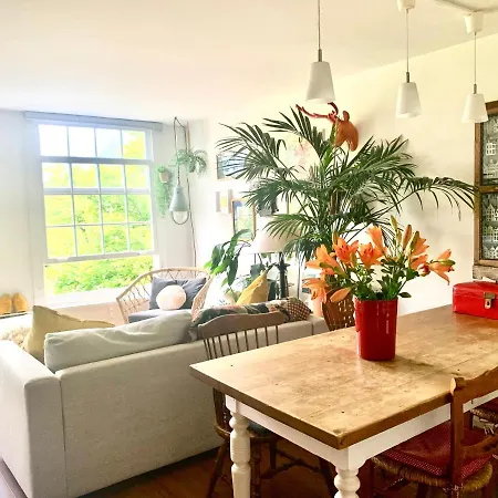 Homeawayhome C&r 1 *