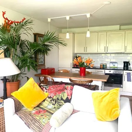 Homeawayhome C&r 1 *