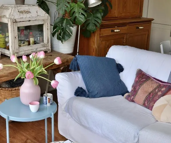 Homeawayhome C&r 1 *