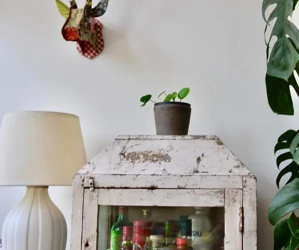 Homeawayhome C&r 1 *