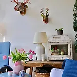 Homeawayhome C&r 1